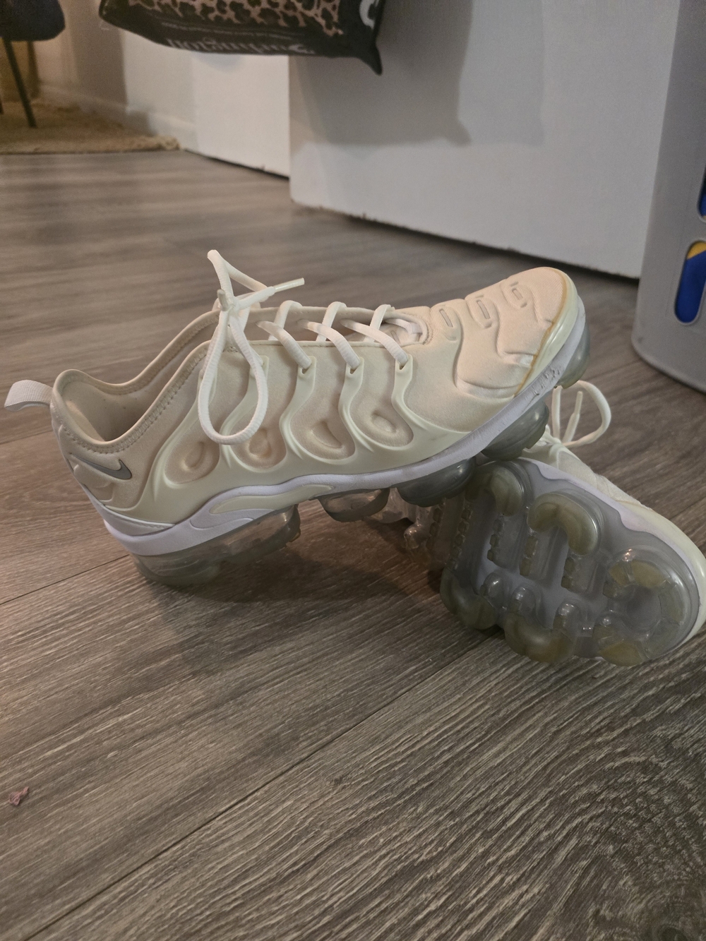 Nike Mens VaporMax Plus Sneakers in Cream/white Size 11.5 LIKE NEW!